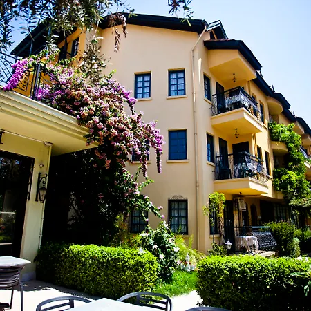 T And G * Μαρμαρίς