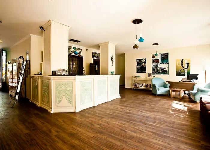 T And G Hotel *